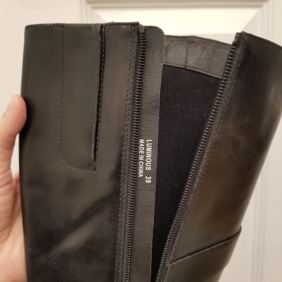 Black leather heeled boots - Picture 12 of 16